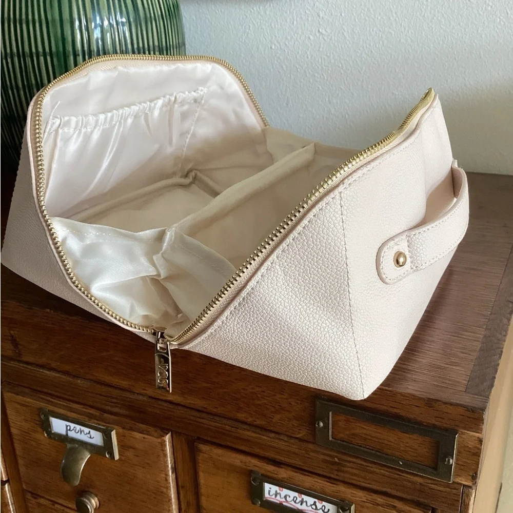 VOS High Capacity Makeup Bag, NWOT